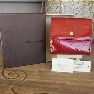 Louis Vuitton Elise Wallet in Monogram Vernis patent leather.